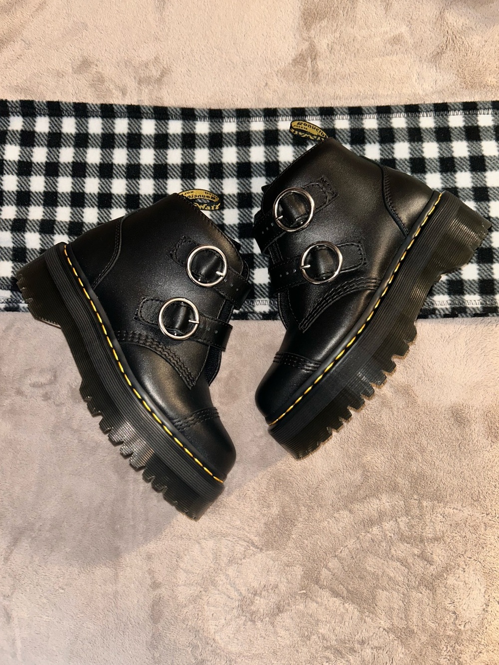 NWOB Dr. Martens Devon Platform Ankle Boots women’s size 7 - Picture 2 of 8
